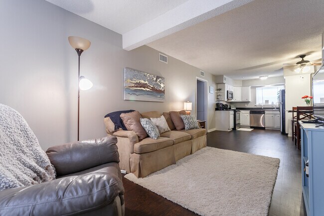 Building Photo - 301 E Reynolds Dr