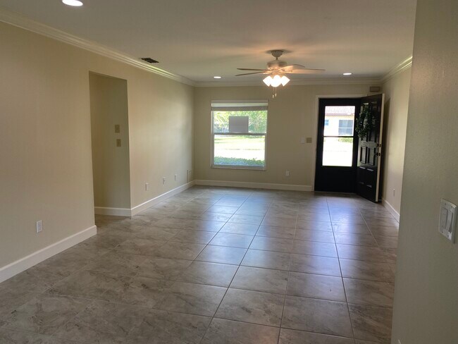 Living Room - 12200 Vonn Rd