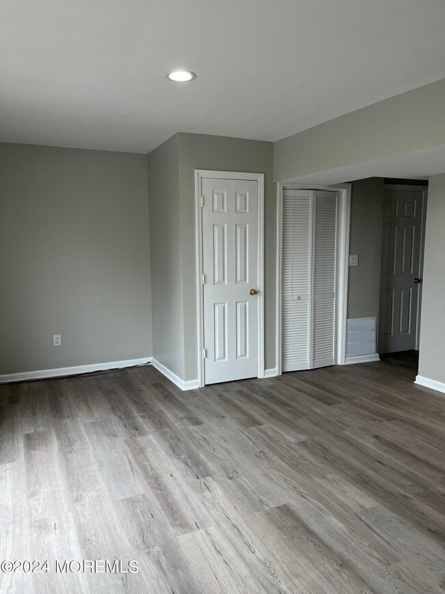 Building Photo - 284 Crawford St