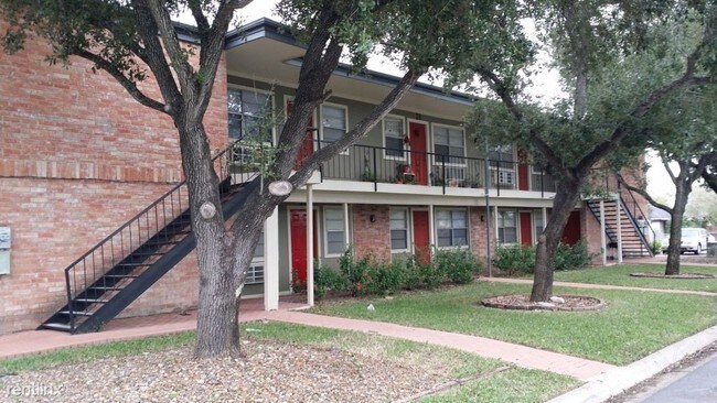 Foto del edificio - 2211 New Combes Hwy