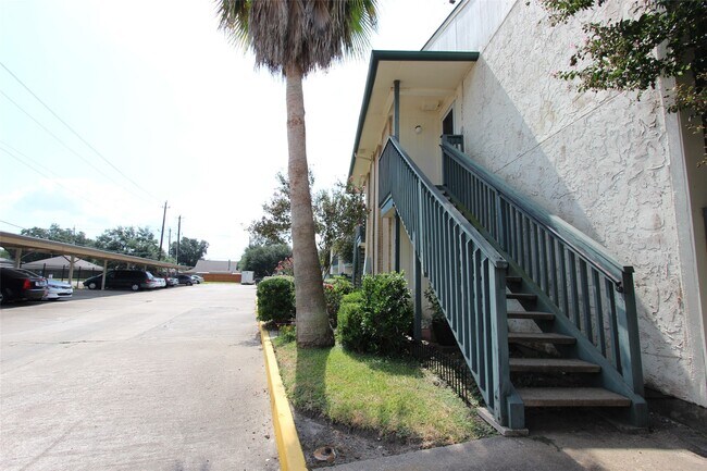 Building Photo - 250 El Dorado Blvd