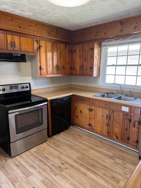 Building Photo - 2BR/1BA WITH STUDY! Detached garage with w...