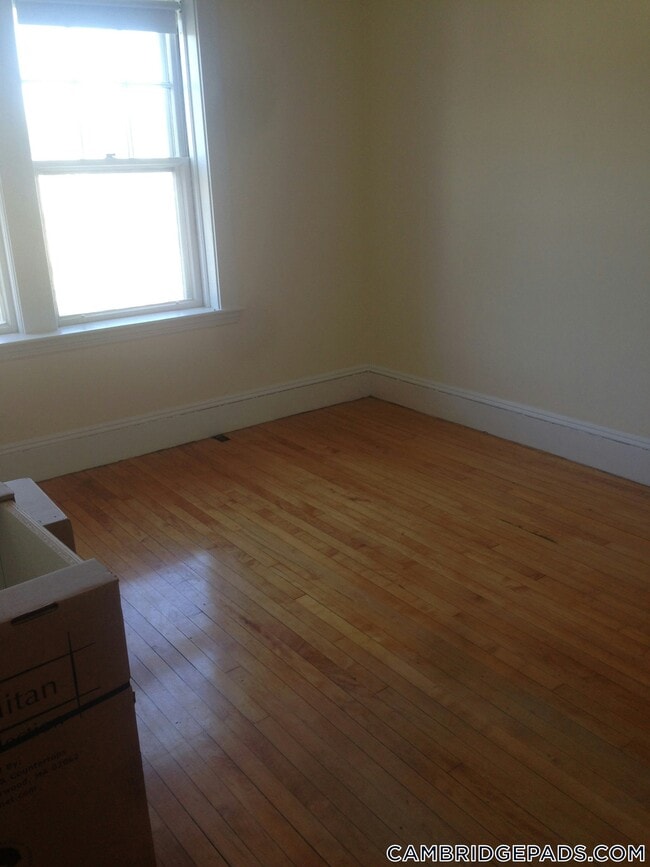 Building Photo - 14 Centre St