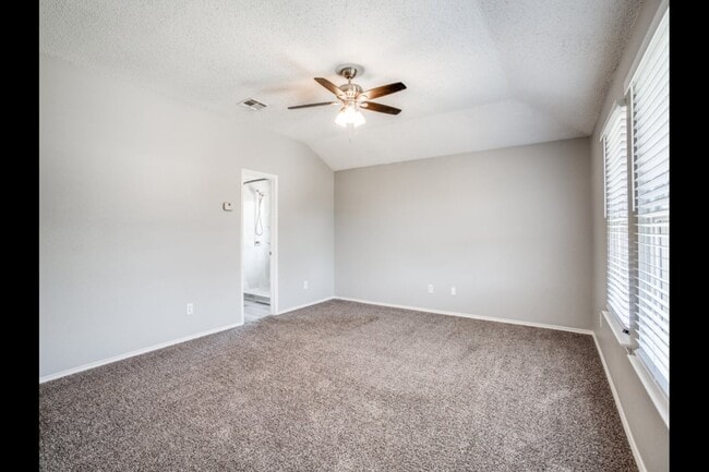 Building Photo - 624 Canyon Pl