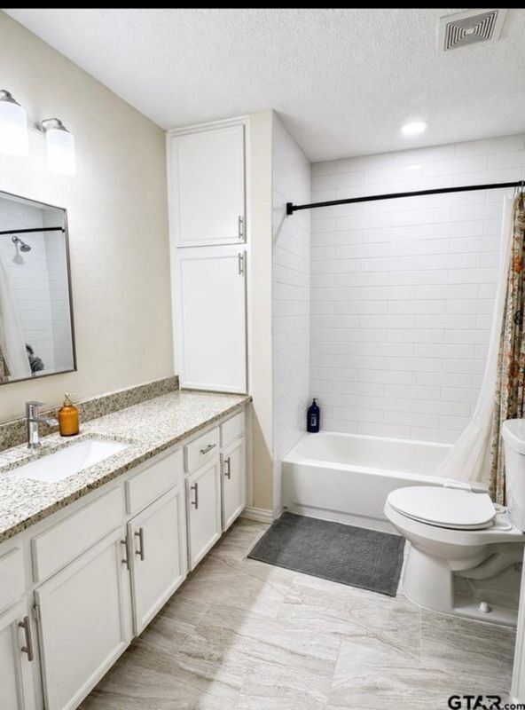 Foto del edificio - 22733 Creekwood Dr