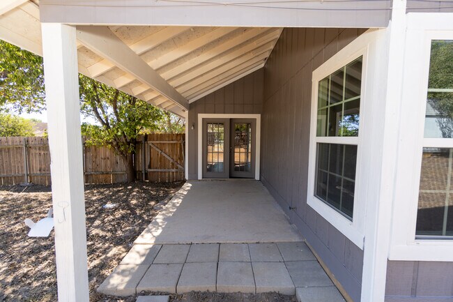 Building Photo - 8003 Ranch Rd
