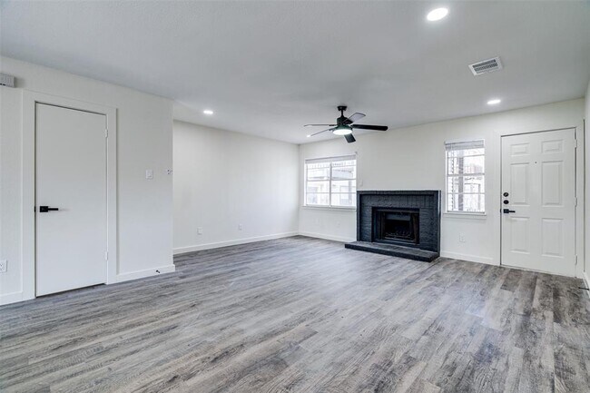 Building Photo - 1824 River Crossing Cir