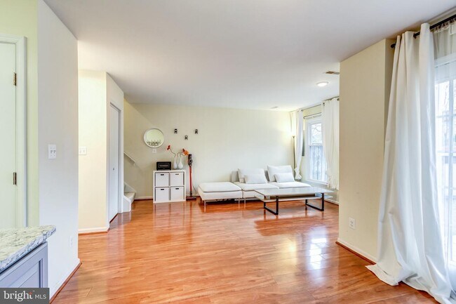 Foto del edificio - 6035 Sunset Ridge Ct