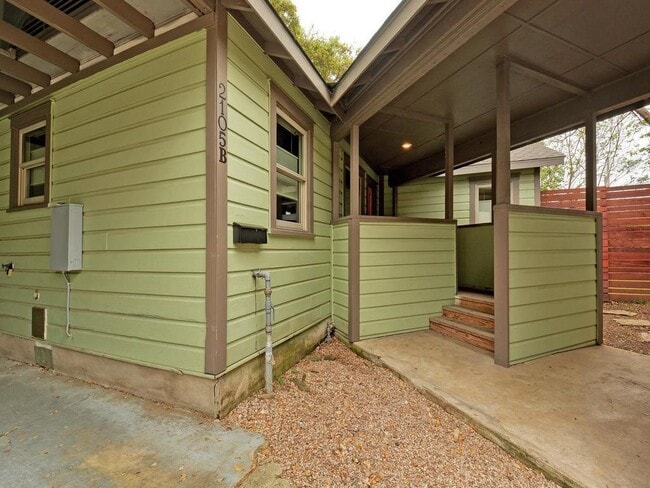 Building Photo - 2105 Kinney Ave