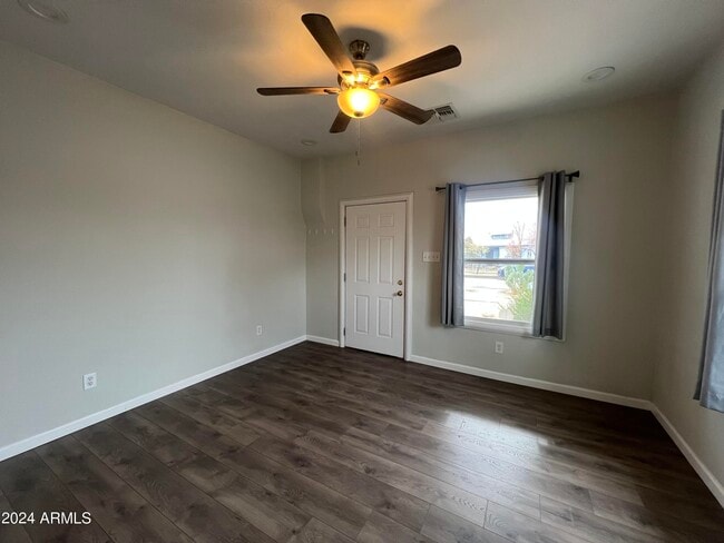 Foto del edificio - 1106 E Taylor St