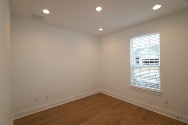 Building Photo - 3420 Jaulan St