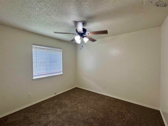 Building Photo - 5008 Bayberry Dr