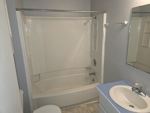 Building Photo - 1007 Fournie St