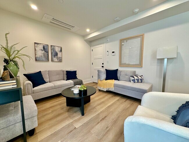 Foto del edificio - 4459 Washington St