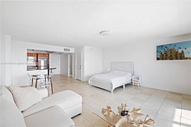 Building Photo - 2301 Collins Ave