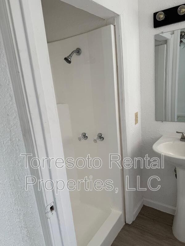 Foto del edificio - 1334 W Lullwood Ave