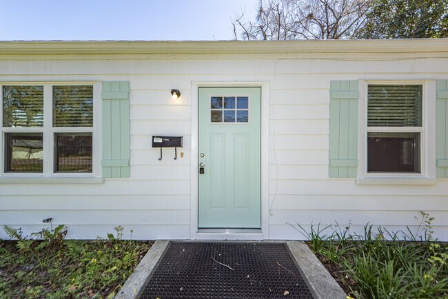 Building Photo - 2 Bedroom 1 Bath Single Family Home in Mag...