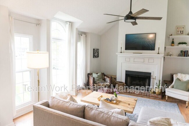 Foto del edificio - 827 Harbor Pl Dr