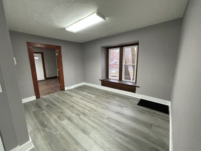 Foto del edificio - 879 Chester Ave
