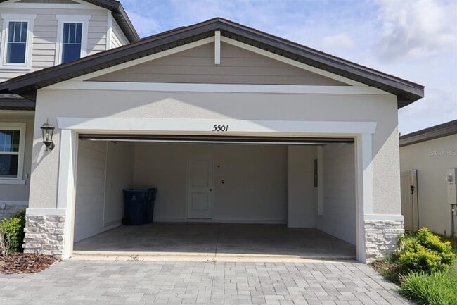 Building Photo - 5501 Clove Row
