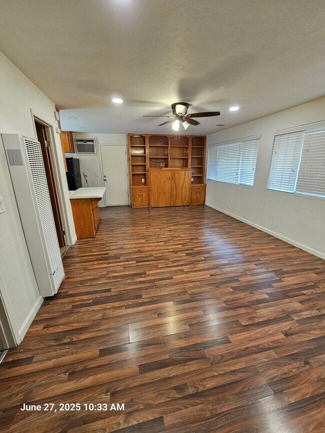 Foto del edificio - 871 E Merritt Ave