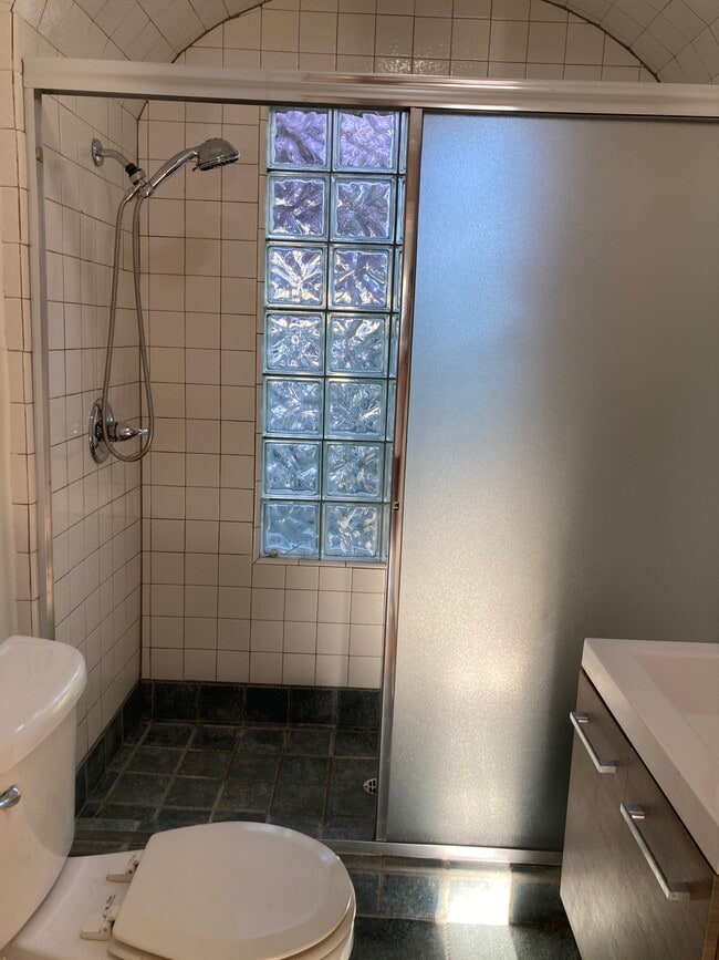 Bathroom large shower - 216 Cleaves Ct