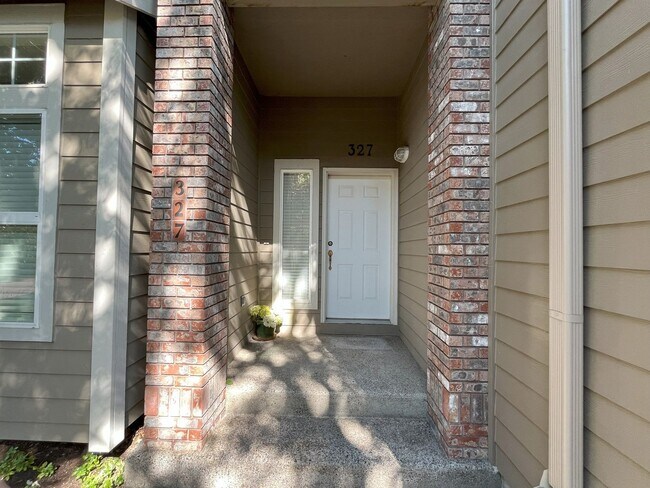 Building Photo - Comfort Meets Style in This Inviting 3-Bed...
