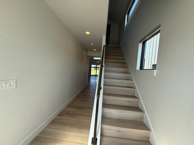 Foto del edificio - 1401 Windrow Dr