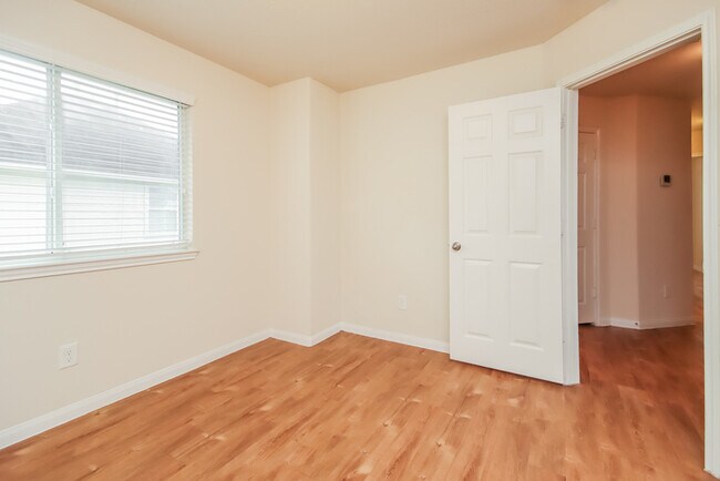 Foto del edificio - 12634 Wild Columbine Rd