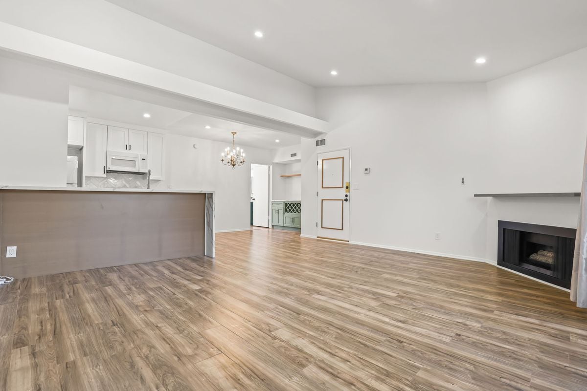 Foto principal - 5500 Lindley Ave