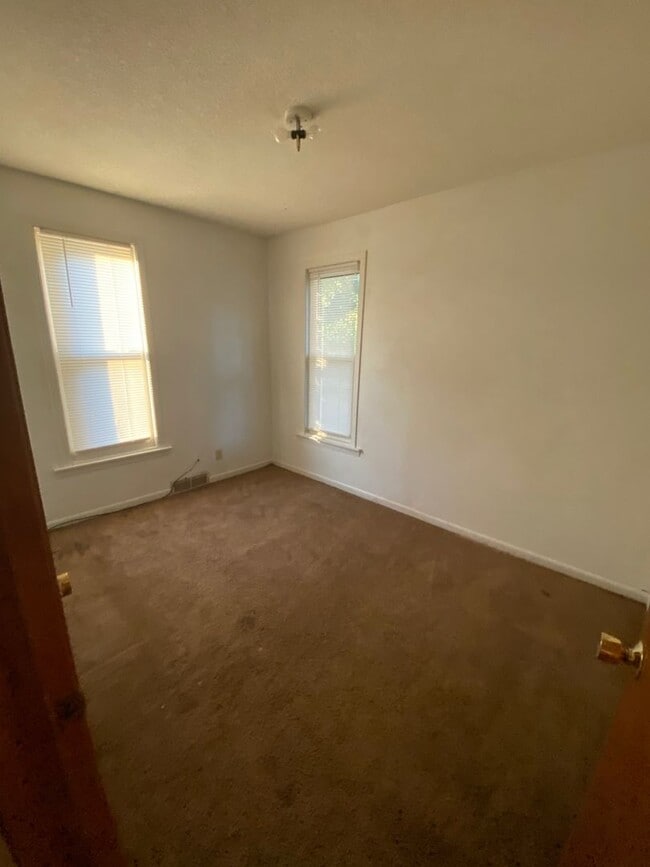Building Photo - **Remodeled** Cute Little Two Bedroom Home
