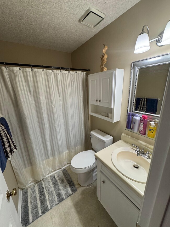 Building Photo - 113 Manor Row