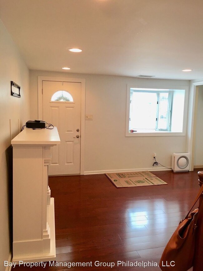 Foto del edificio - 3 br, 1.5 bath House - 111 Roxborough Ave