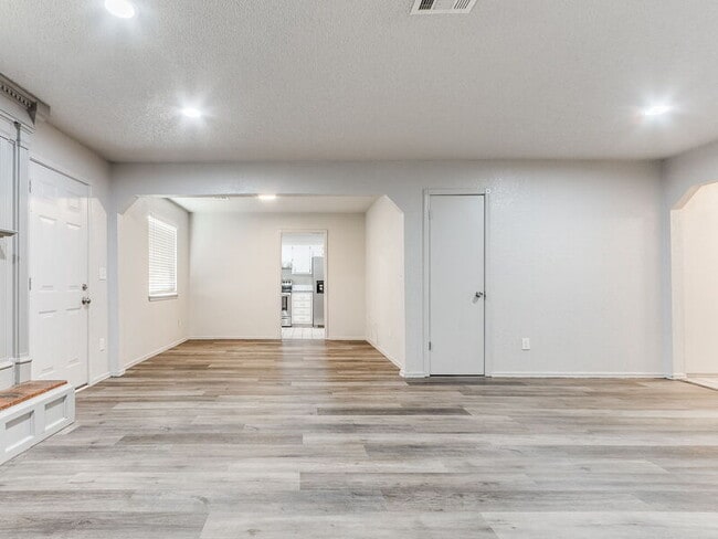 Photo - 2002 Vanessa Dr House