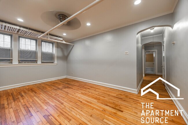 Foto del edificio - 5642 N Kimball Ave