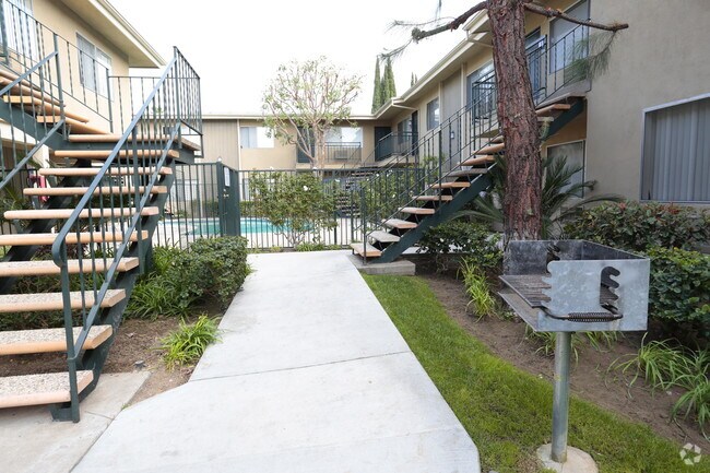 Somerset Village Apartment Homes Tustin, CA