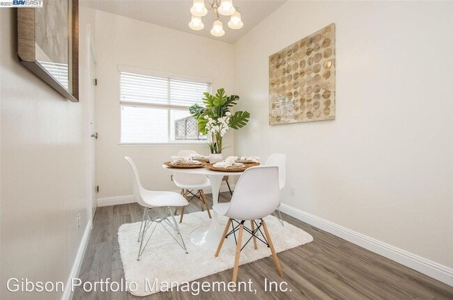 Building Photo - 2 br, 2 bath House - 3191 California Street