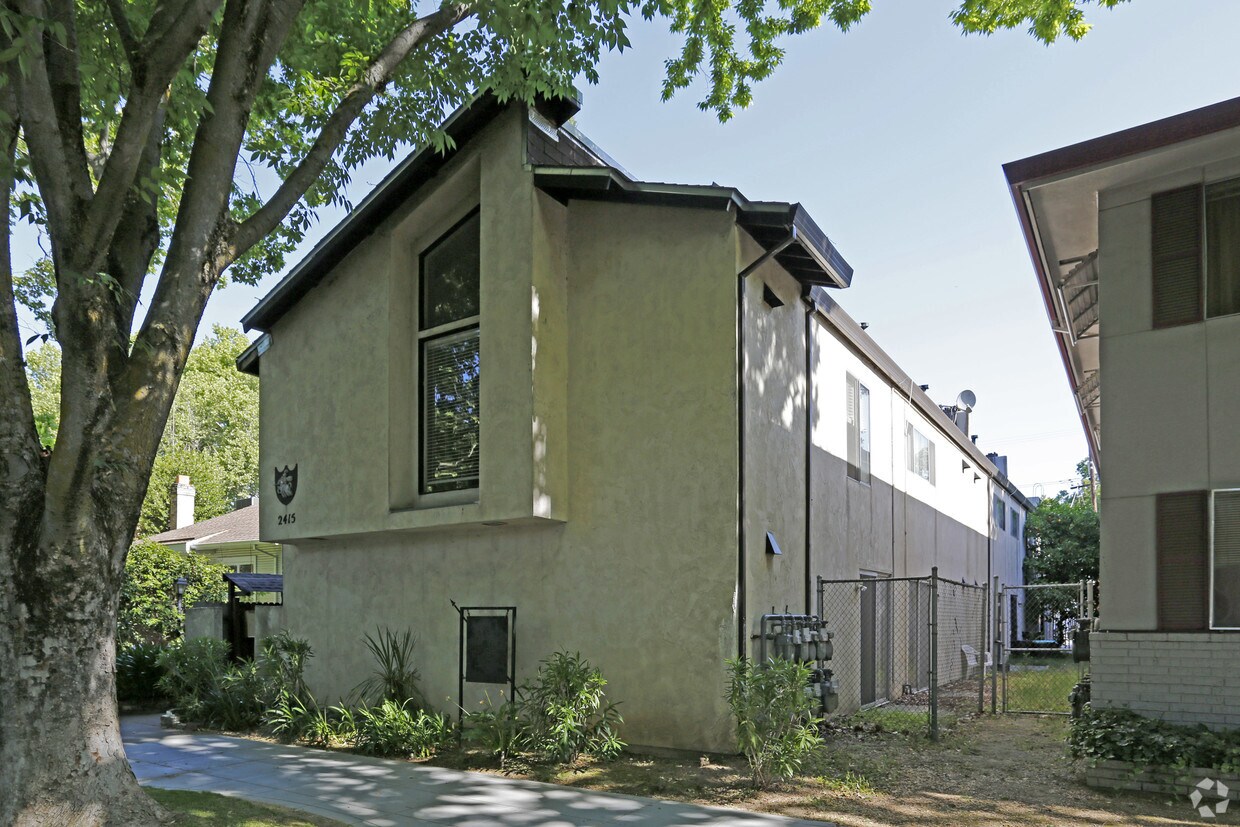 Building Photo - Lancer Apartments