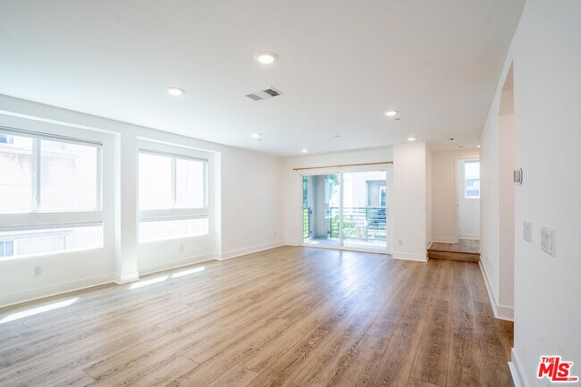Foto del edificio - 5257 Bainbridge Pl