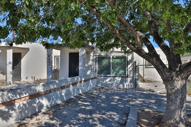 Photo - 102 E Hatcher Rd House