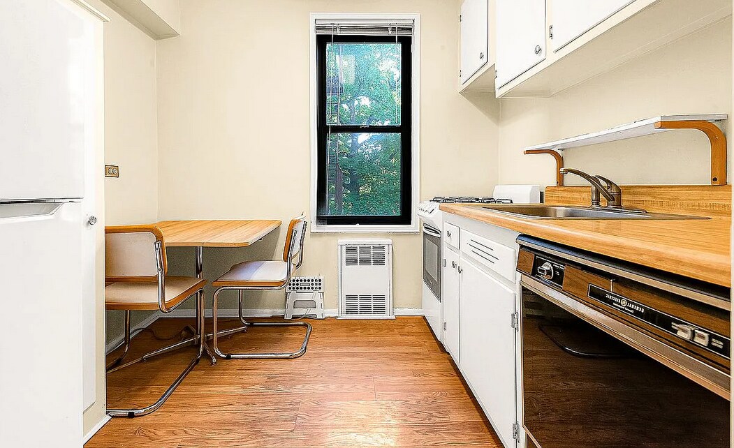 Foto principal - 3118 Dumbarton St NW