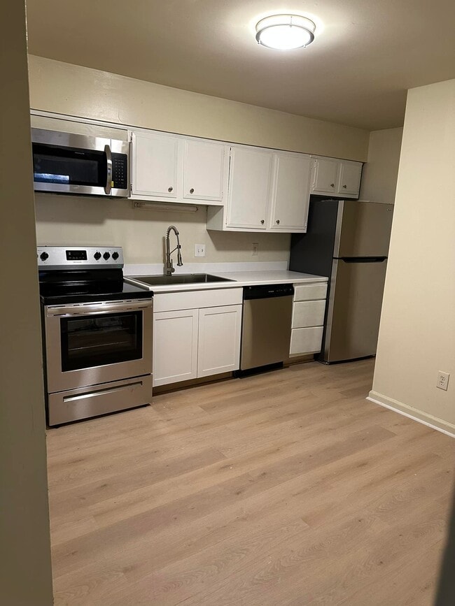 Foto del edificio - 1st Month FREE - Hill Court Apartments