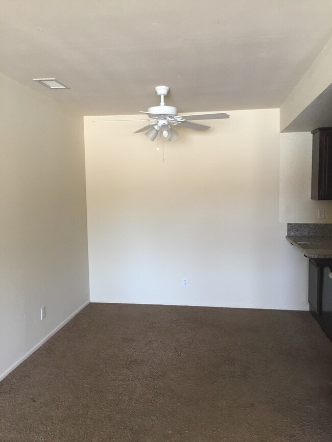 Building Photo - 3 BEDROOM HESPERIA HOME! GREAT LOCATION! SPACIOUS LOT!