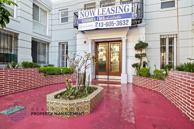 Building Photo - 432 S. New Hampshire