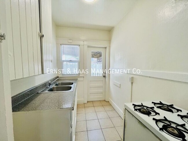 Foto del edificio - 826 Magnolia Ave