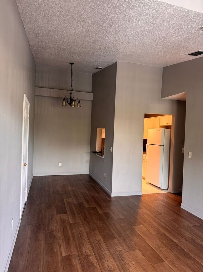 Building Photo - 1132 S Pine Ridge Cir