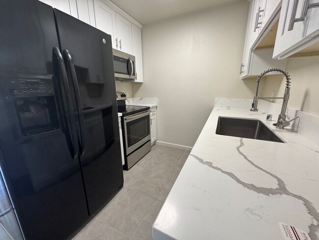 Building Photo - 7517-7519 Saint Philomena Way