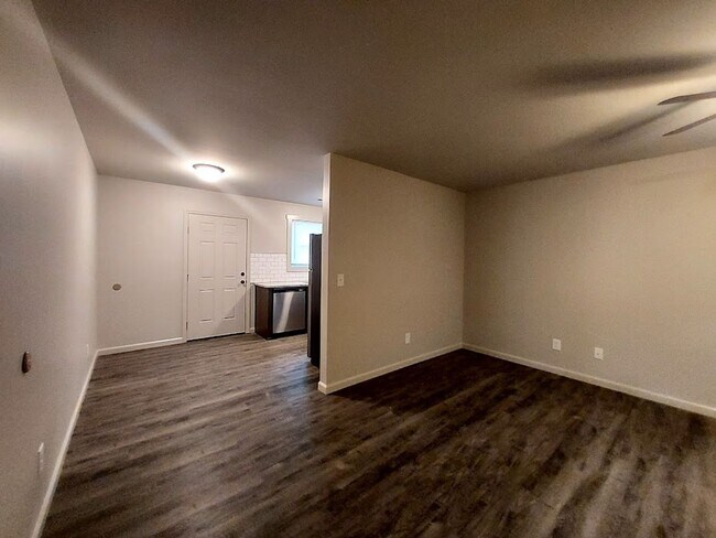 Foto del edificio - 130 Arthur Davis Cir