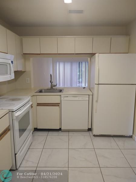 Foto del edificio - 3183 NW 85th Ave