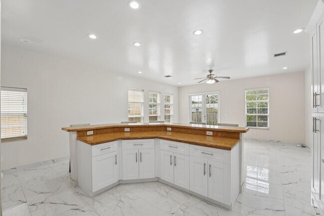 Foto del edificio - 819 SW 7th Ave